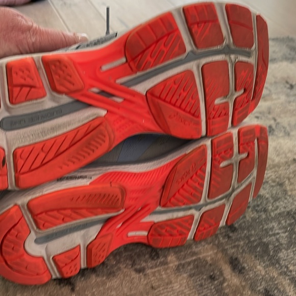 ASICS worn gently - Picture 4 of 4